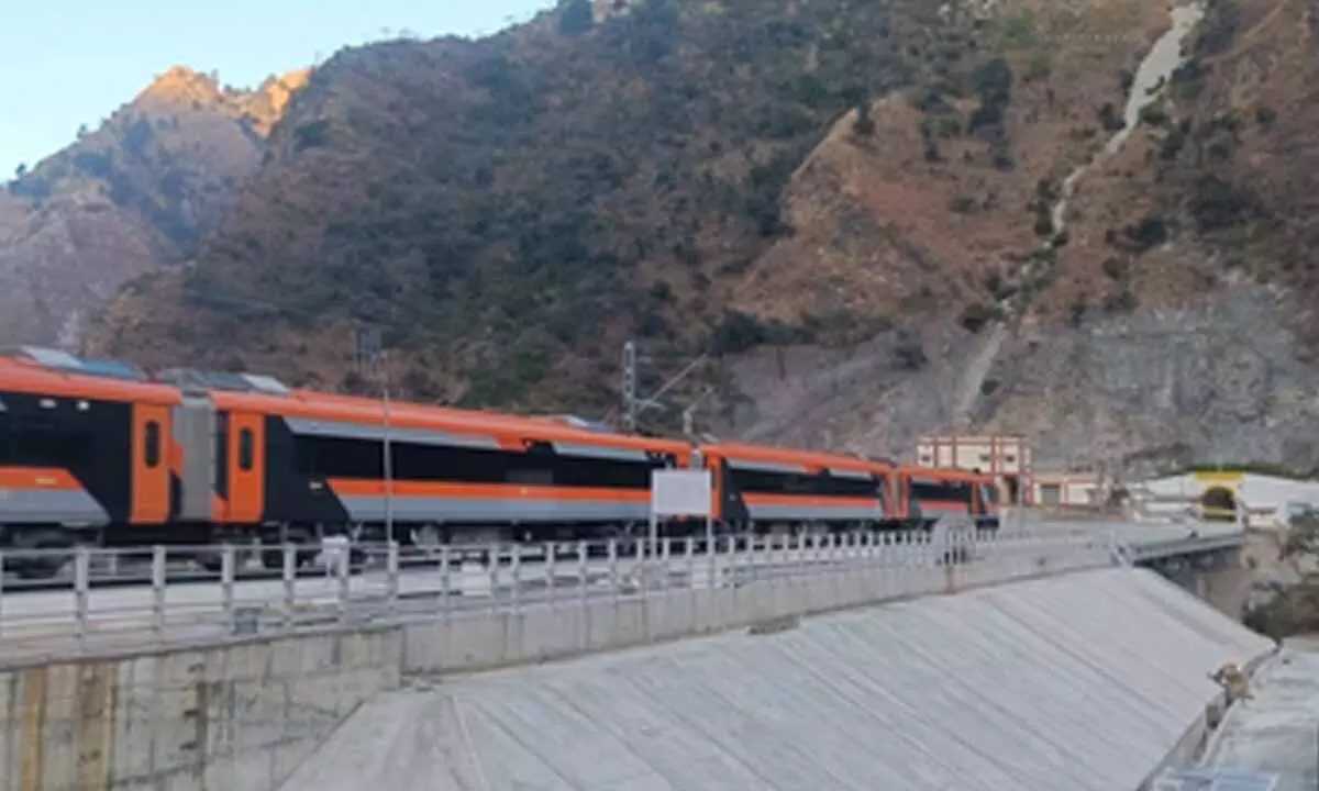 कटरा : वंदे भारत एक्सप्रेस के उद्घाटन से स्थानीय लोगों में खुशी, कहा- क्षेत्र में बढ़ेंगे पर्यटन, व्यापार और रोजगार के अवसर कटरा : वंदे भारत एक्सप्रेस के उद्घाटन से स्थानीय लोगों में खुशी, कहा- क्षेत्र में बढ़ेंगे पर्यटन, व्यापार और रोजगार के अवसर